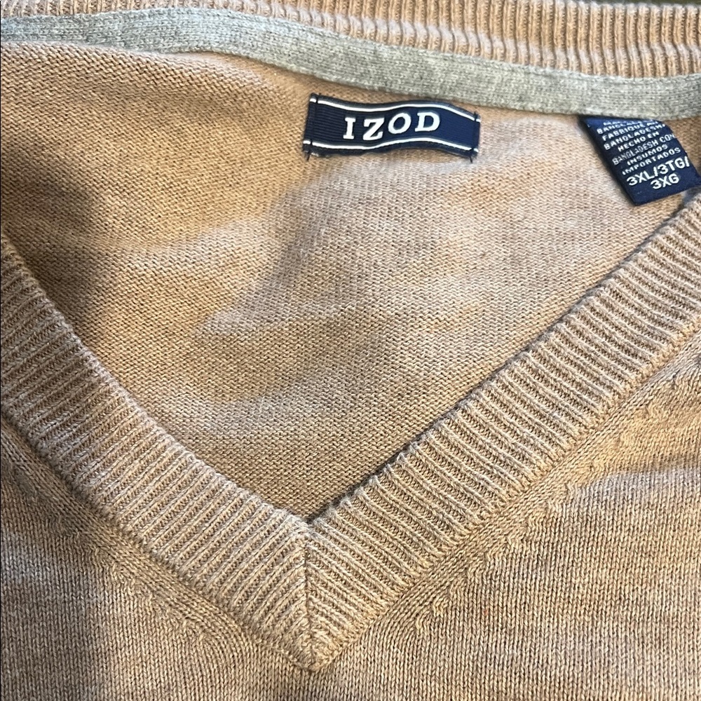Izod Men's V-Neck Sweater in Brown